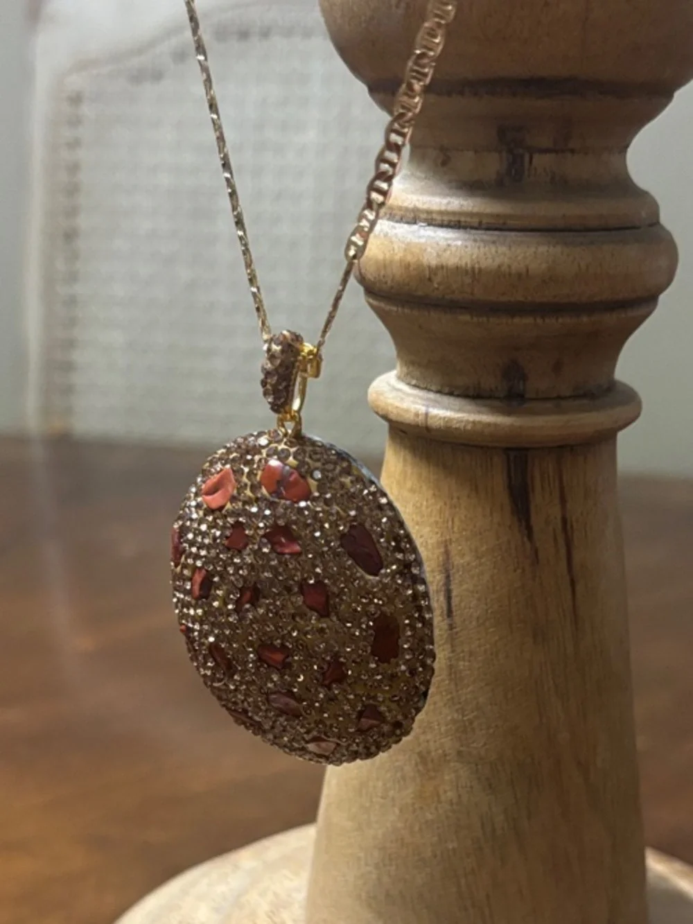 Unbranded gold tone